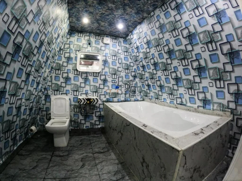 Aframe By The Alpenglow Hotel Room - Hotel with Bathtub in Kodaikanal