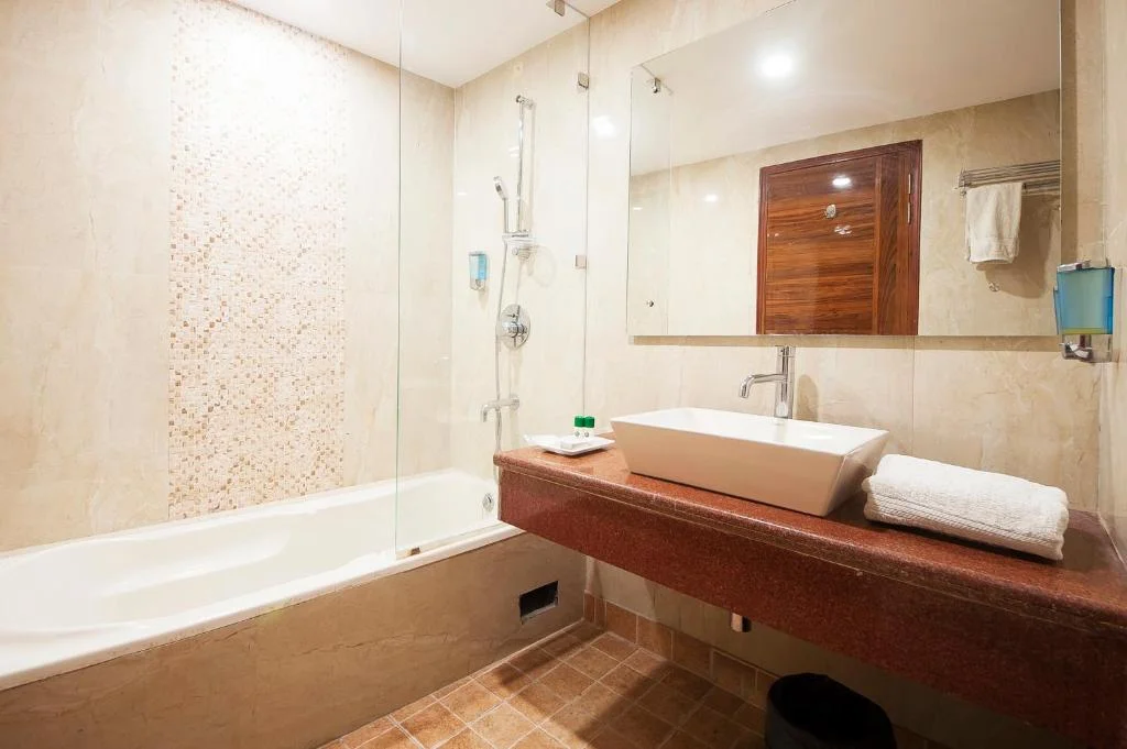 Airport Hotel Ramhan Palace - Hotel with Bathtub in Mahipalpur