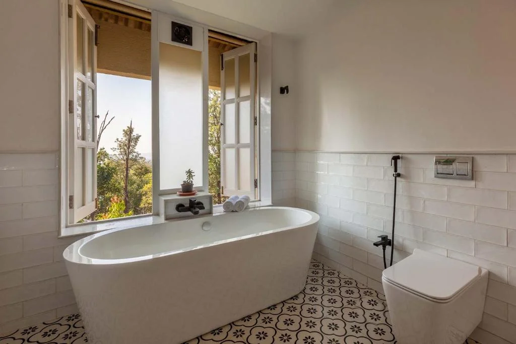 Antilia Villa Luxurious Ac Swimming Pool - Hotel with Bathtub in Panchgani