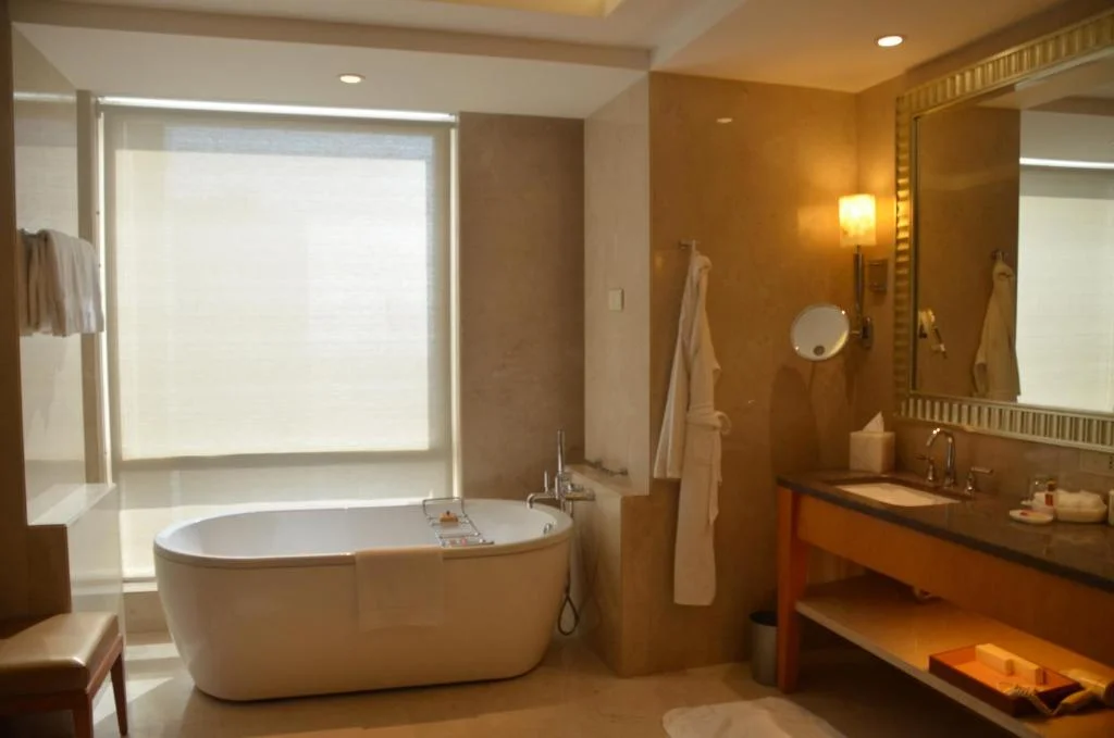 Four Seasons Hotel - Hotel with Bathtub in Mumbai