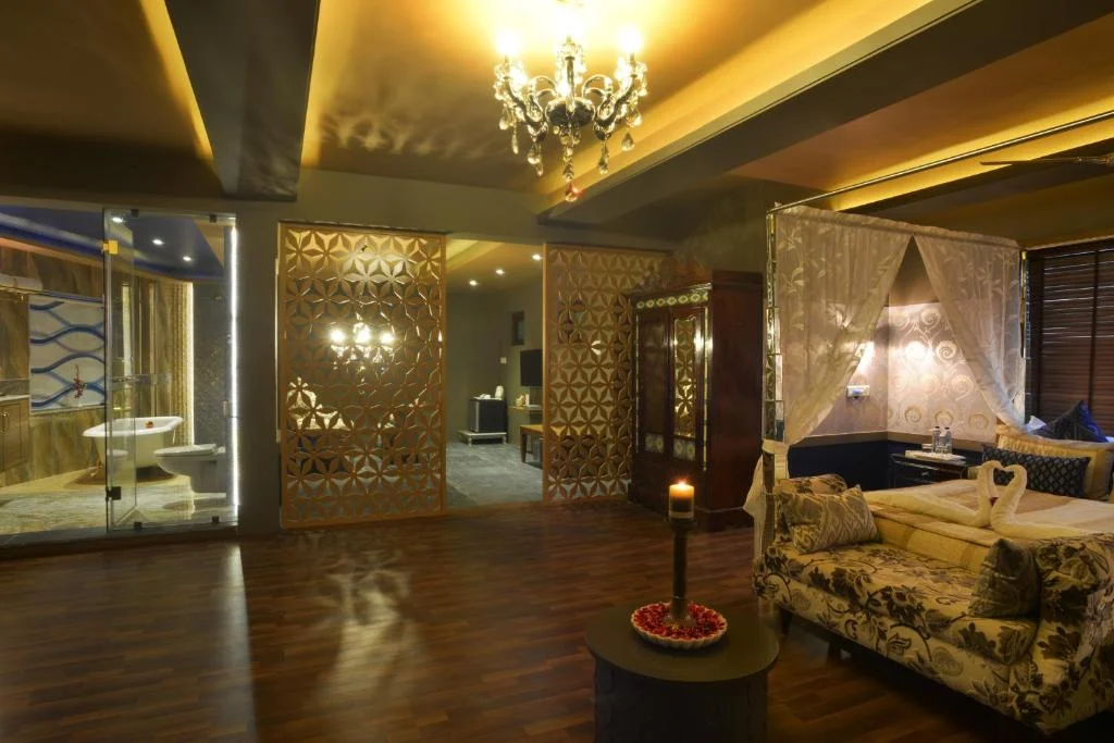 Heritage Khirasara Palace - Hotel with Bathtub in Rajkot