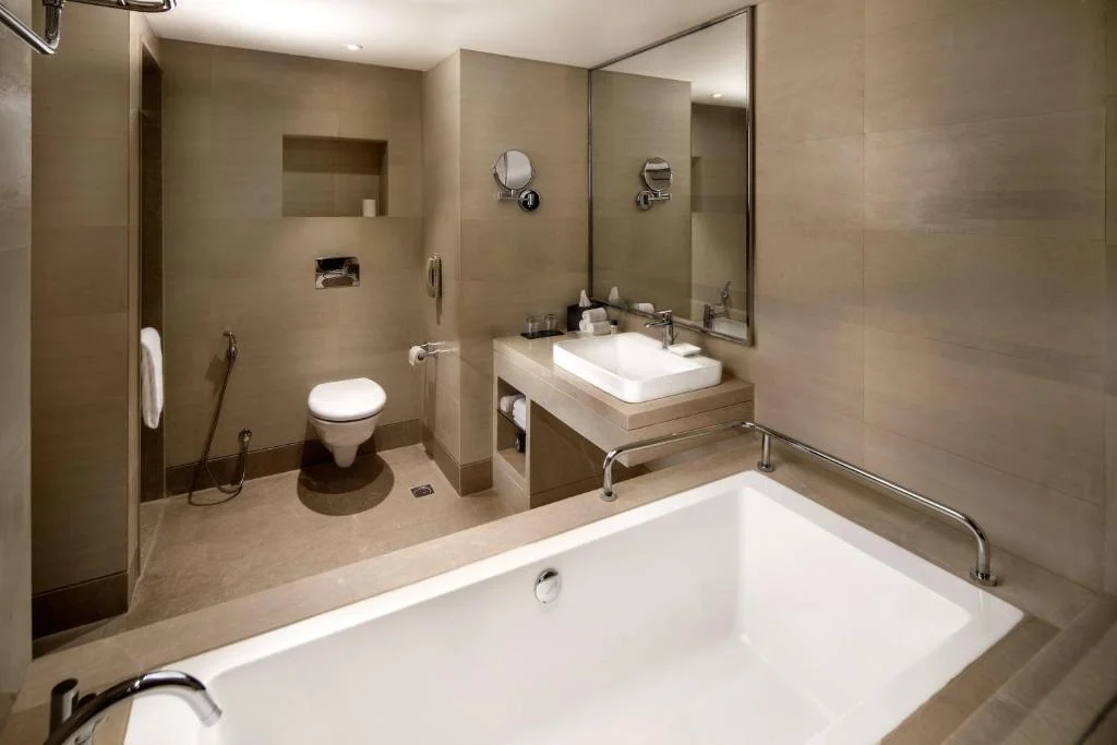 Holiday Inn Mg Road An Ihg Hotel - Hotel with Bathtub in Agra