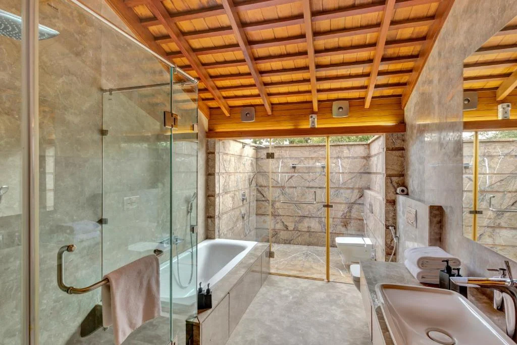 Hotel Aamby Valley City - Hotel with Bathtub in Lonavala