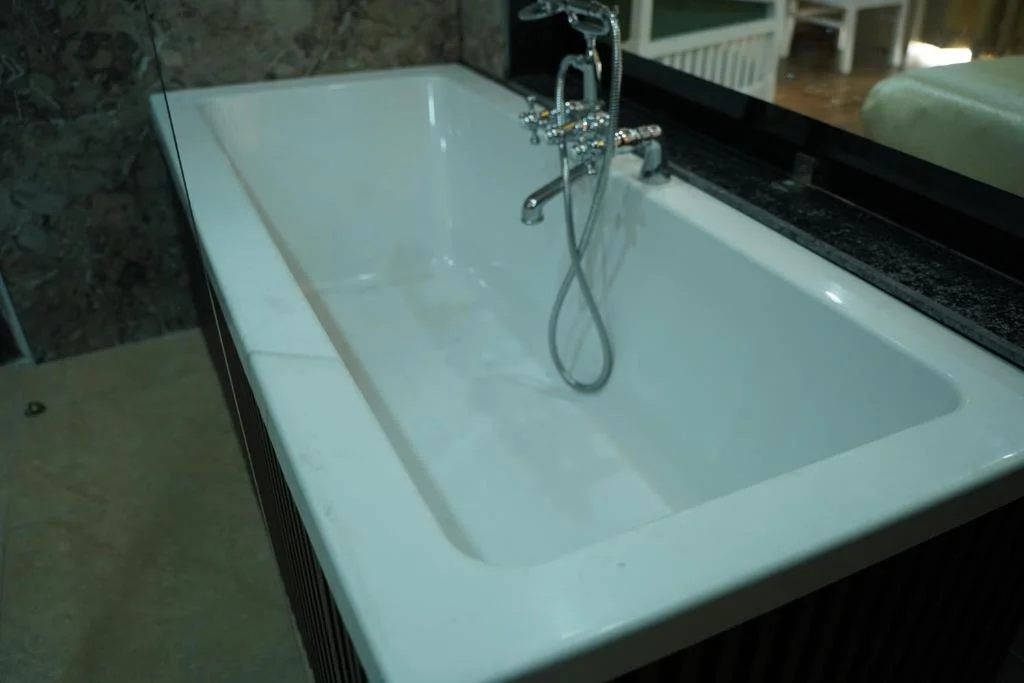 Hotel Casa De Bello Near Kainchi Dham - Hotel with Bathtub in Nainital