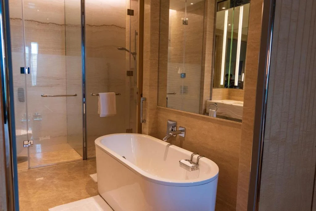Hotel Conrad - Hotel with Bathtub in Pune