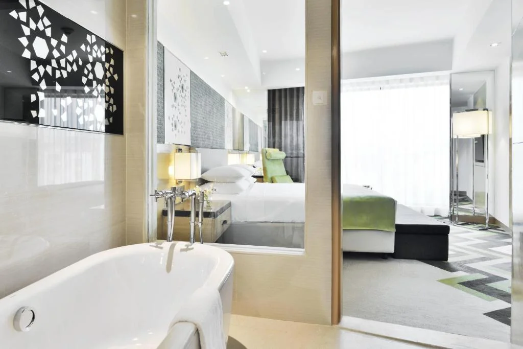 Hotel Courtyard By Marriott - Hotel with Bathtub in Agra