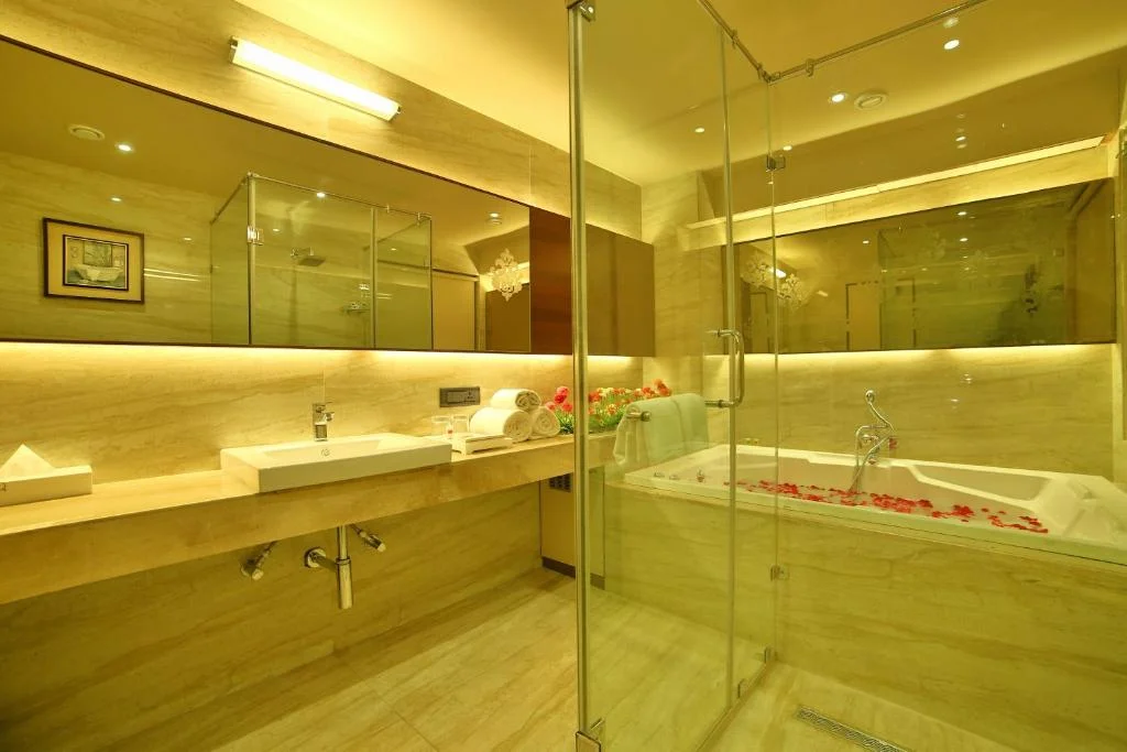 Hotel G Express Formerly Known As Tgb Express - Hotel with Bathtub in Ahmedabad