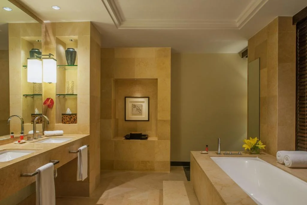 Hotel Grand Hyatt - Hotel with Bathtub in Goa