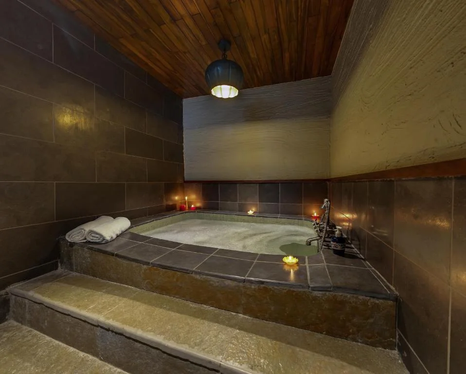 Hotel Nisarg Resort - Hotel with Bathtub in Kolhapur