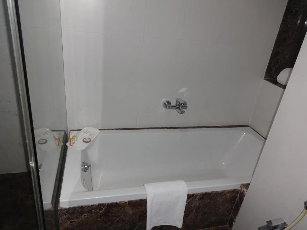 Hotel Pride Ananya Resorts - Hotel with Bathtub in Puri