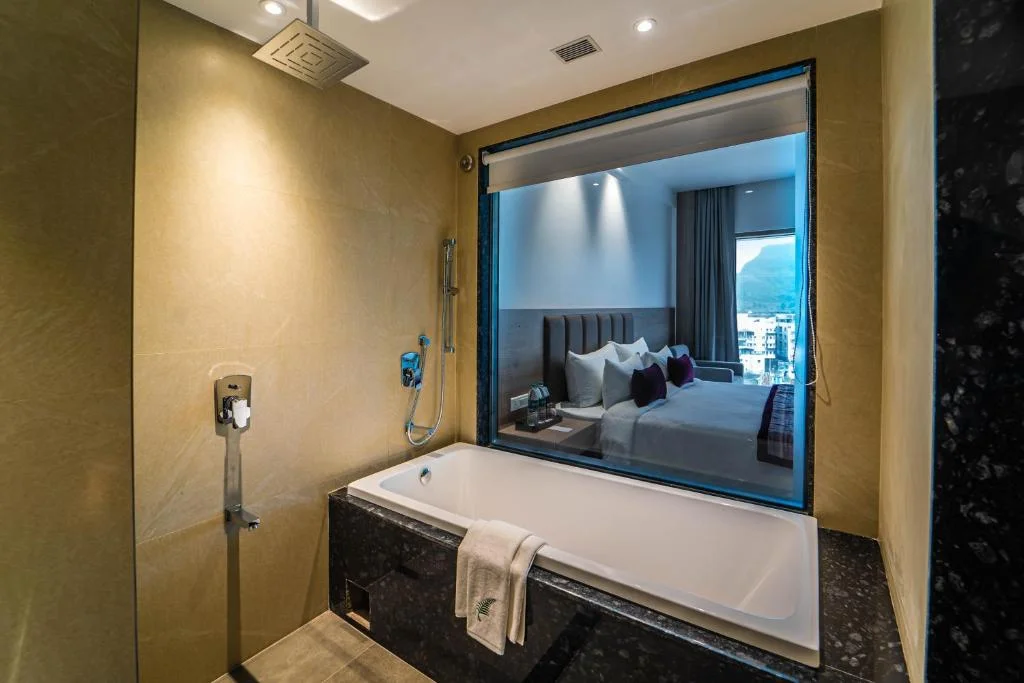 Hotel Room Rakabi The Fern - Hotel with Bathtub in Igatpuri