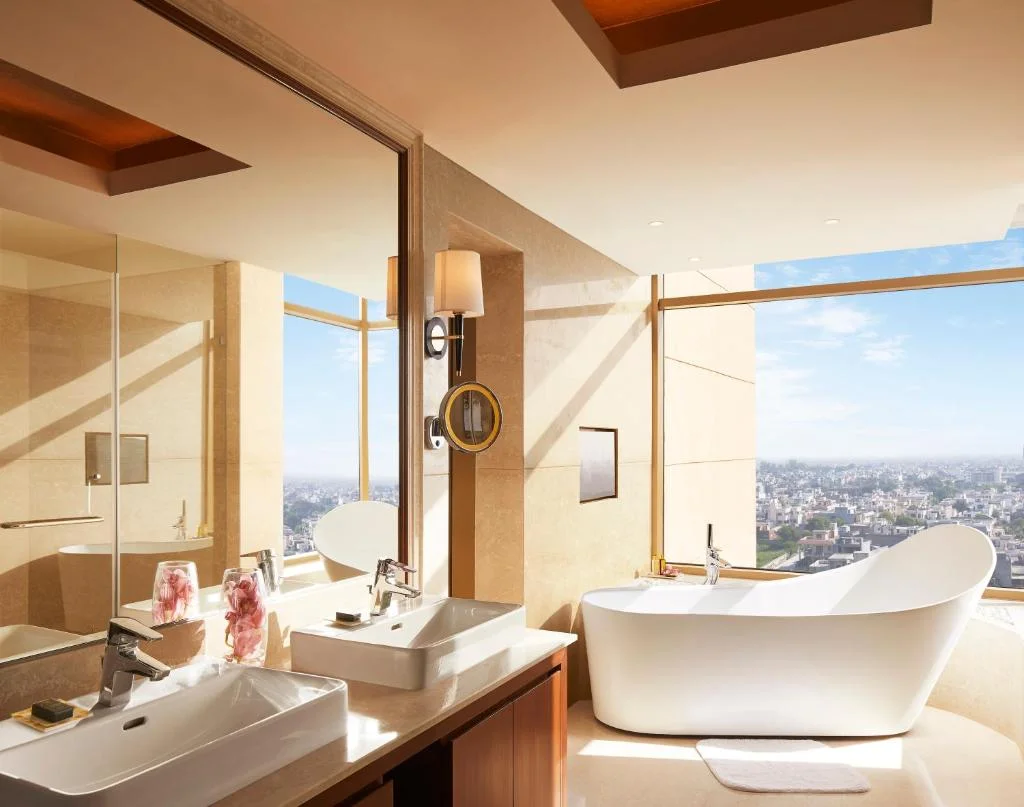 Hotel Room Taj Swarna - Hotel with Bathtub in Amritsar