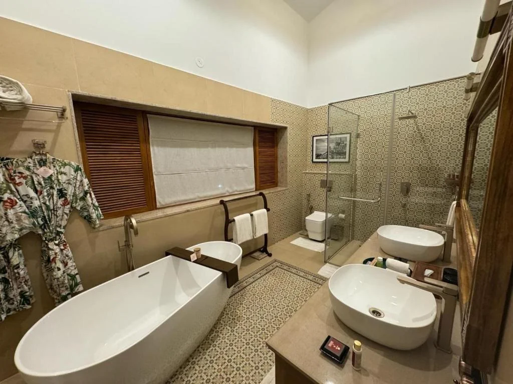 Hotel Room The Postcard Saligao - Hotel with Bathtub in Calangute