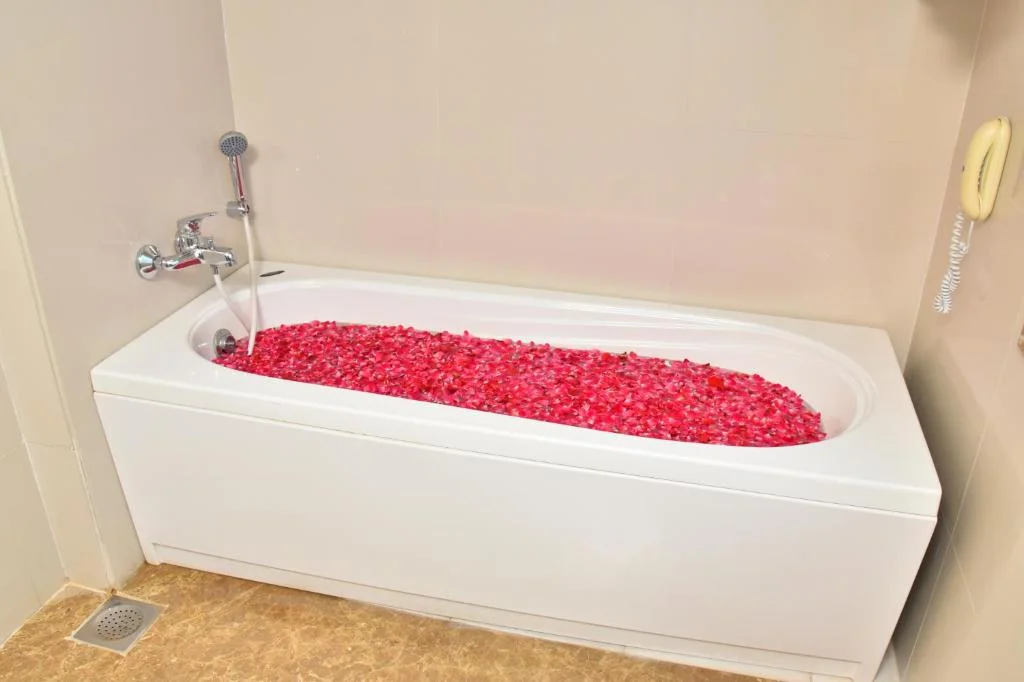 Hotel Seasons - Hotel with Bathtub in Rajkot