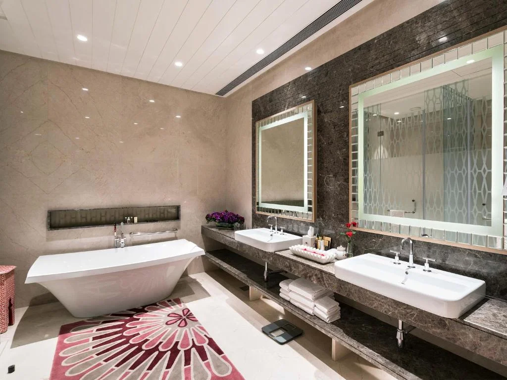 Hotel Taj Santacruz - Hotel with Bathtub in Mumbai