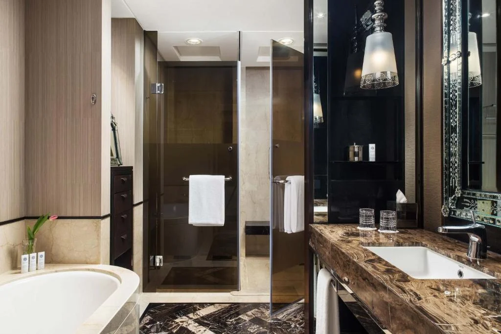 Hotel The St Regis - Hotel with Bathtub in Mumbai