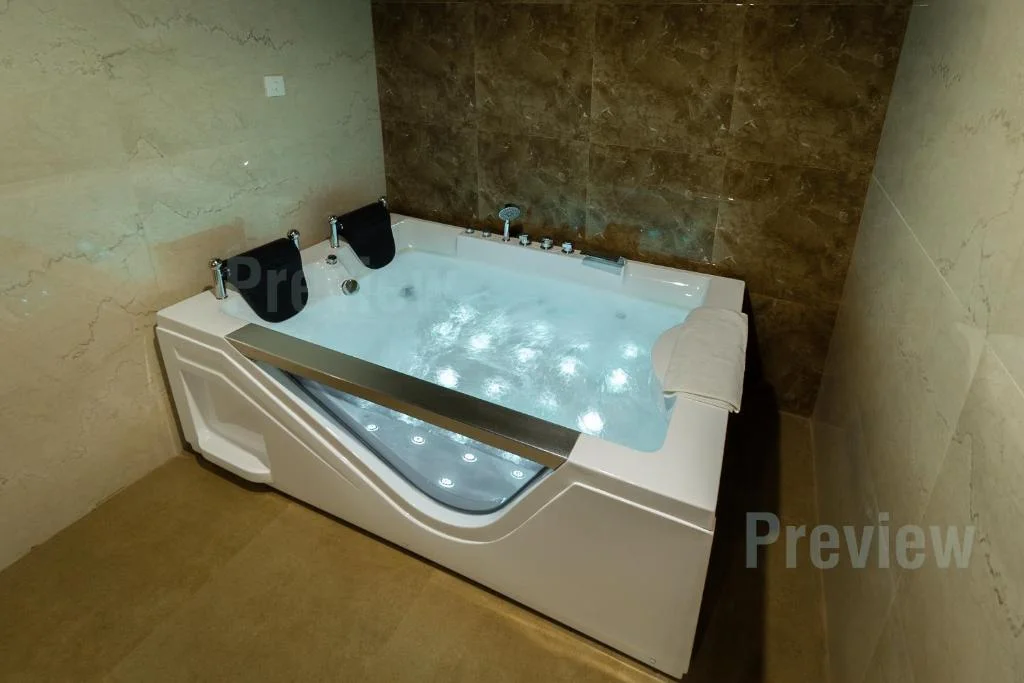 Hotel Tip Top International - Hotel with Bathtub in Pune