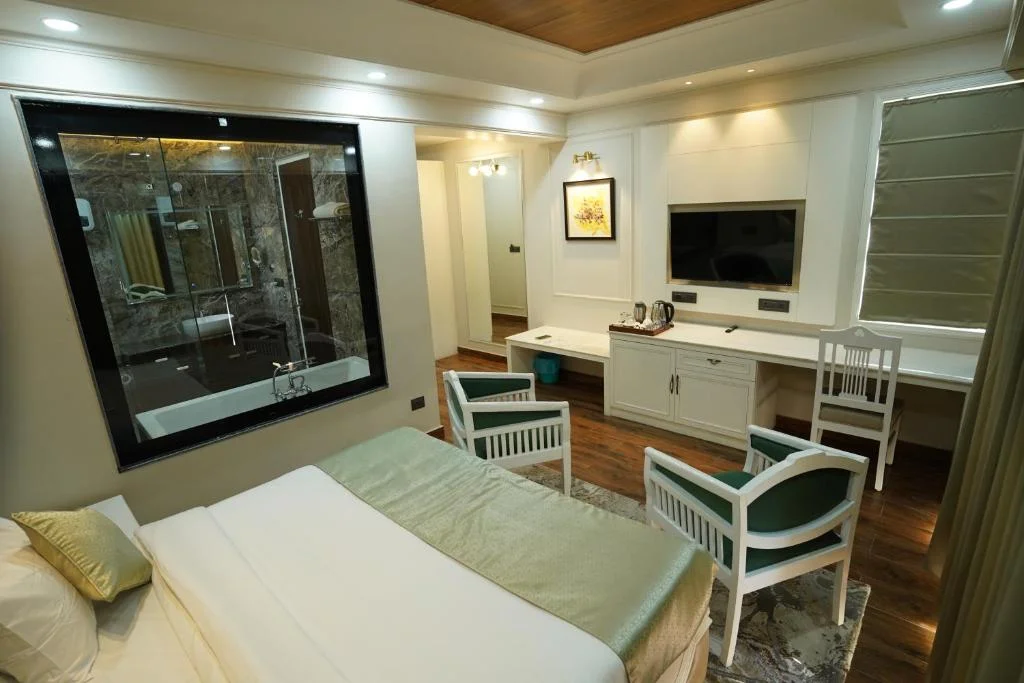 In Room Casa De Bello Near Kainchi Dham - Hotel with Bathtub in Nainital