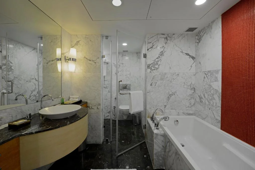 Radisson Blu Hotel - Hotel with Bathtub in Ahmedabad