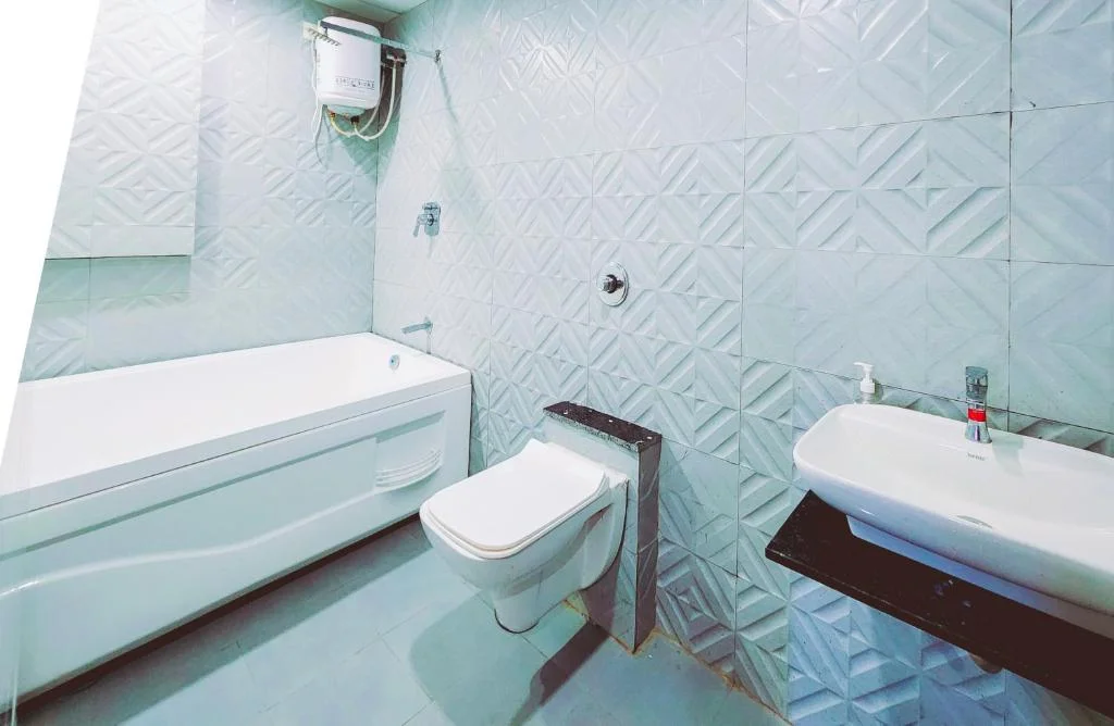 Rajkot Nova Hotel New Crossroad - Hotel with Bathtub in Rajkot
