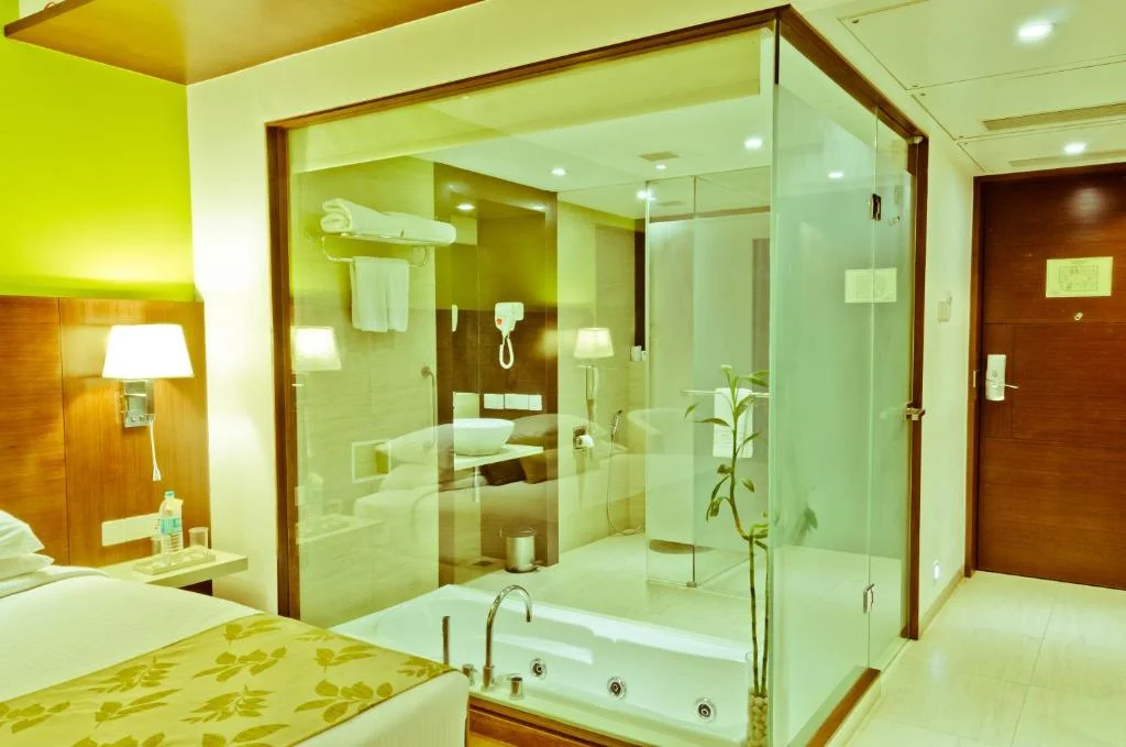 Ramee Grand Hotel And Spa - Hotel with Bathtub in Pune