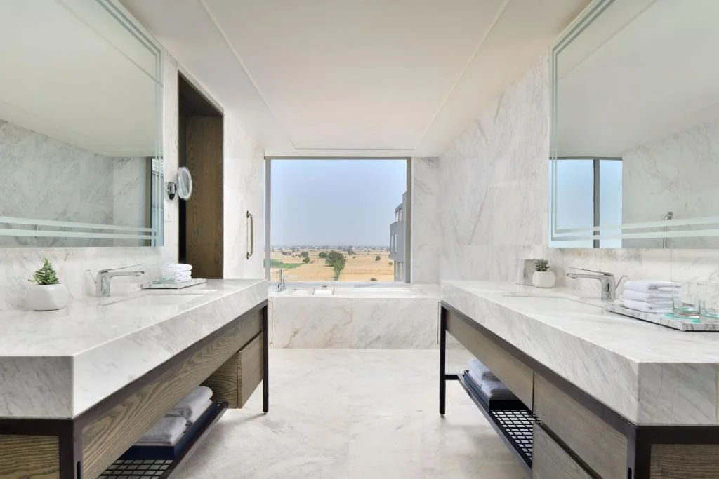 Le Meridien - Hotel with Bathtub in Amritsar
