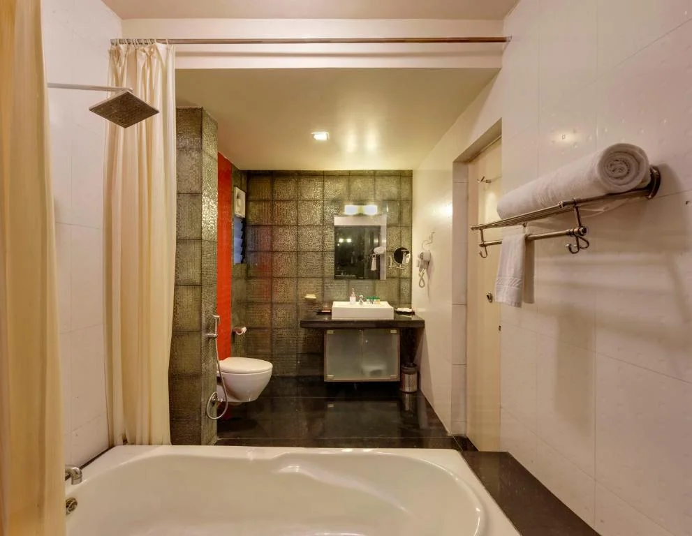 Regenta Place Raysons - Hotel with Bathtub in Kolhapur
