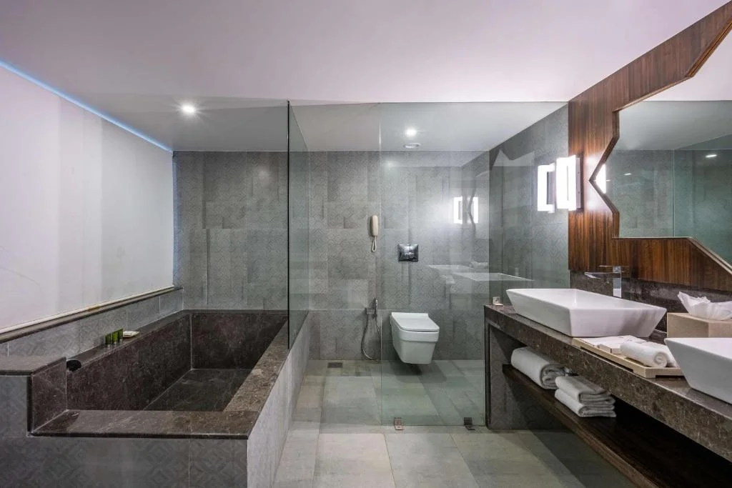 Silver Waves Resort Spa - Hotel with Bathtub in Daman