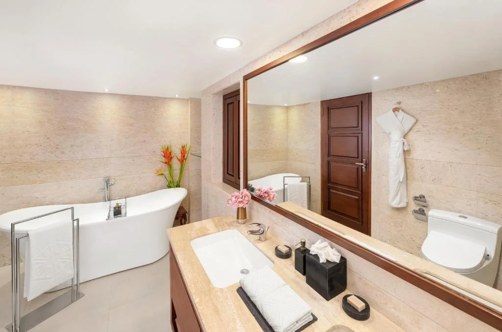 Taj Cidade De Heritage - Hotel with Bathtub in Goa