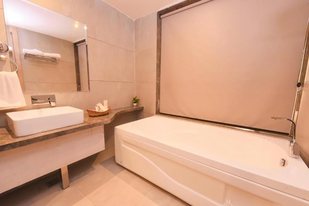 The Pribson Hotel - Hotel with Bathtub in Amritsar