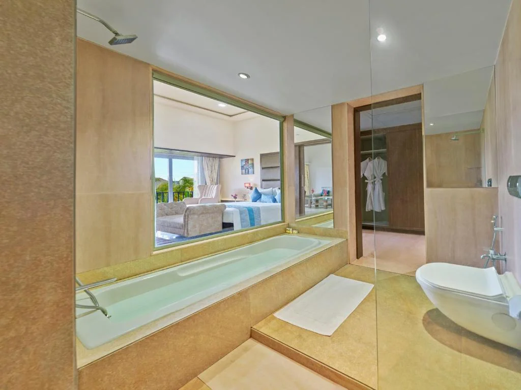 Tropical Retreat Luxury Spa Resort - Hotel with Bathtub in Igatpuri