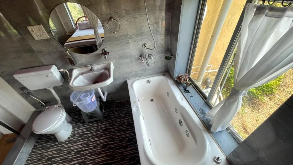 Wandr Tabletop - Hotel with Bathtub in Panchgani