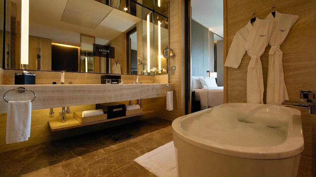Spa Hotel Conrad - Hotel with Bathtub in Pune