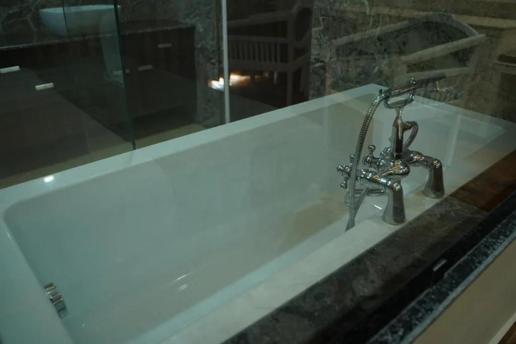 Suite Casa De Bello Near Kainchi Dham - Hotel with Bathtub in Nainital