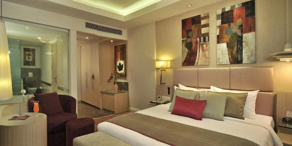 Suite Park Plaza - Hotel with Bathtub in Faridabad