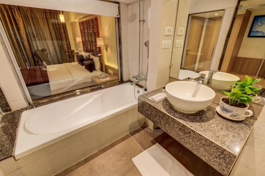 The Ssk Solitaire Hotel Banquets - Hotel with Bathtub in Nashik