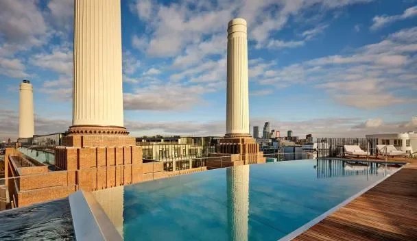 art'otel London Battersea Power Station - Hotel with Bathtub in London