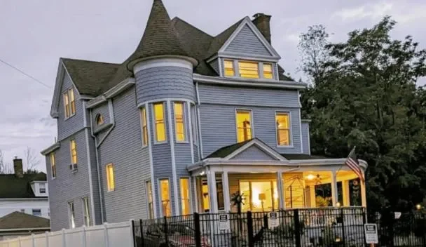 Bloom Victorian Bed & Breakfast - Hotel with Bathtub in New york