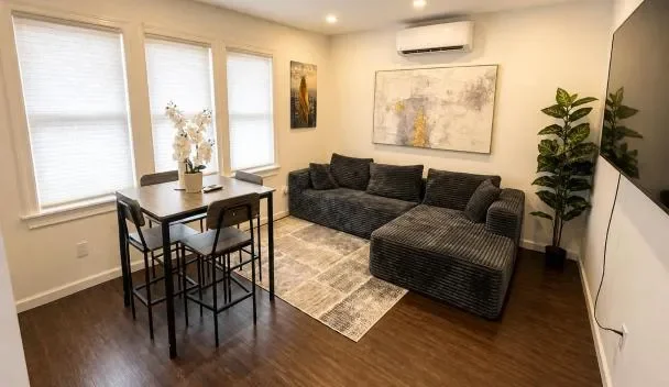 Cozy 2-bedroom with jacuzzi tub in perfect Queens with AC near JFK - Hotel with Bathtub in New york