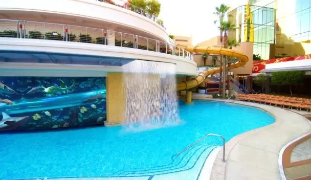Golden Nugget Hotel & Casino Las Vegas - Hotel with Bathtub in Las vegas