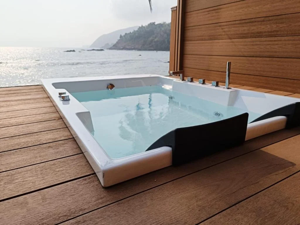 Cola Beach Resort Room In South - Hotel with Bathtub in Goa