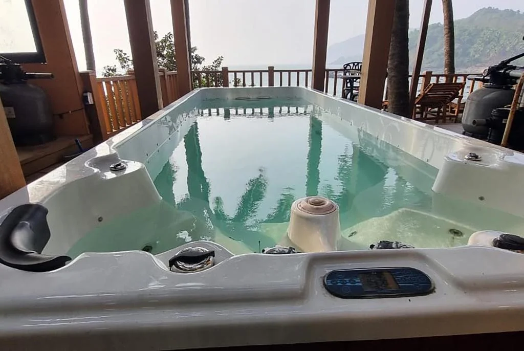Cola Beach Resort South - Hotel with Bathtub in Goa