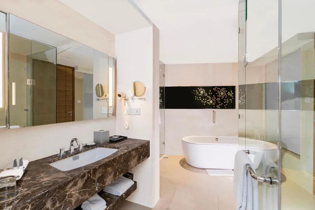 Courtyard By Marriott - Hotel with Bathtub in Agra