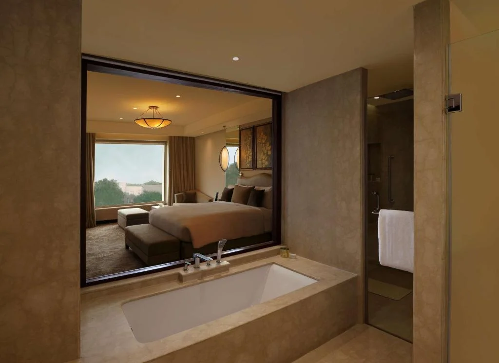 Doubletree By Hilton - Hotel with Bathtub in Agra