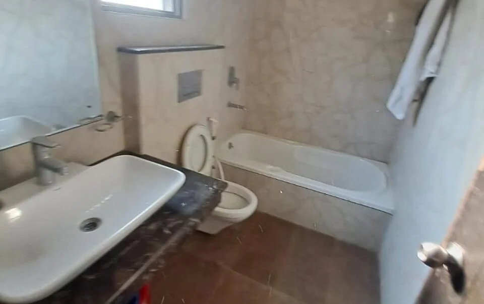 F2B Stay - Hotel with Bathtub in Mathura