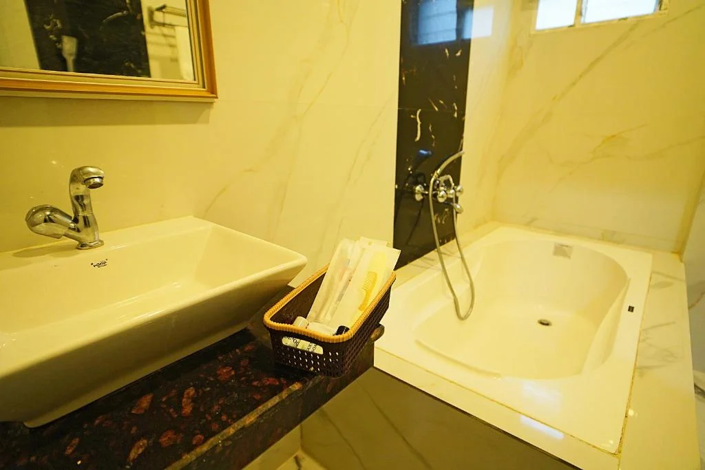 Goa Beach Resort On Beach - Hotel with Bathtub in Goa