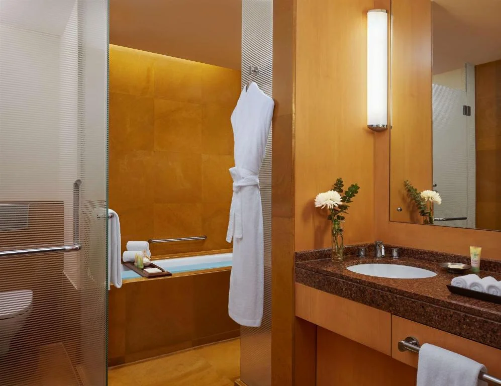 Grand Hyatt Hotel And Residences Bathtub - Hotel with Bathtub in Mumbai