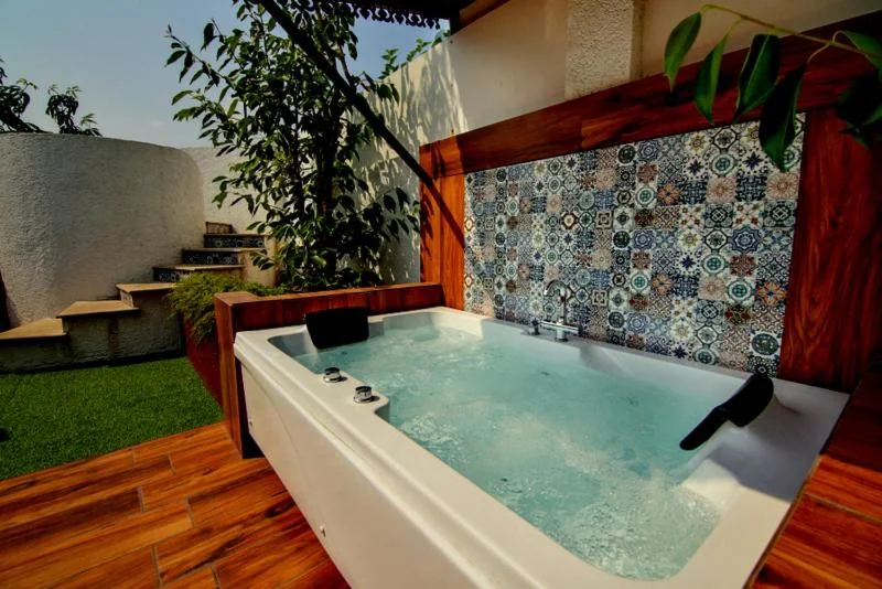 Nostravila - Hotel with Bathtub in Lonavala