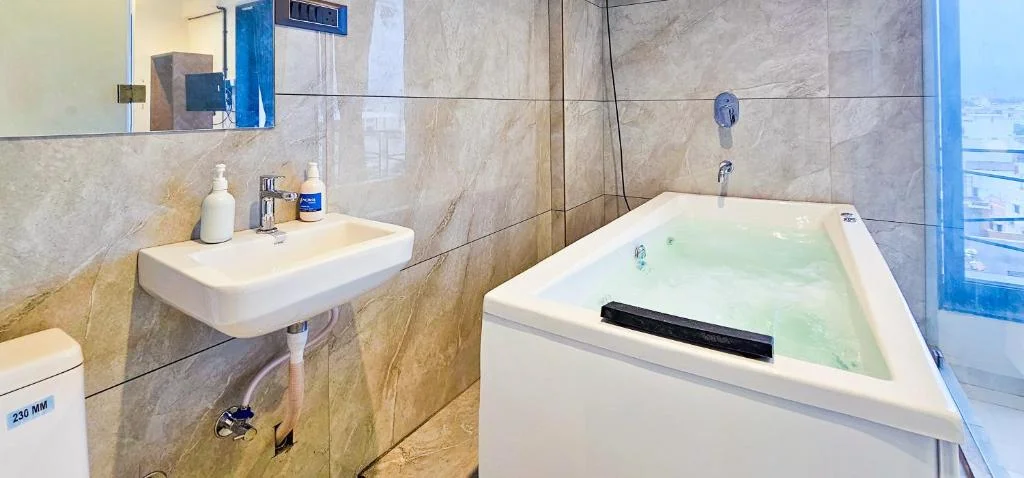 Hotel Nova Bizz - Hotel with Bathtub in Rajkot