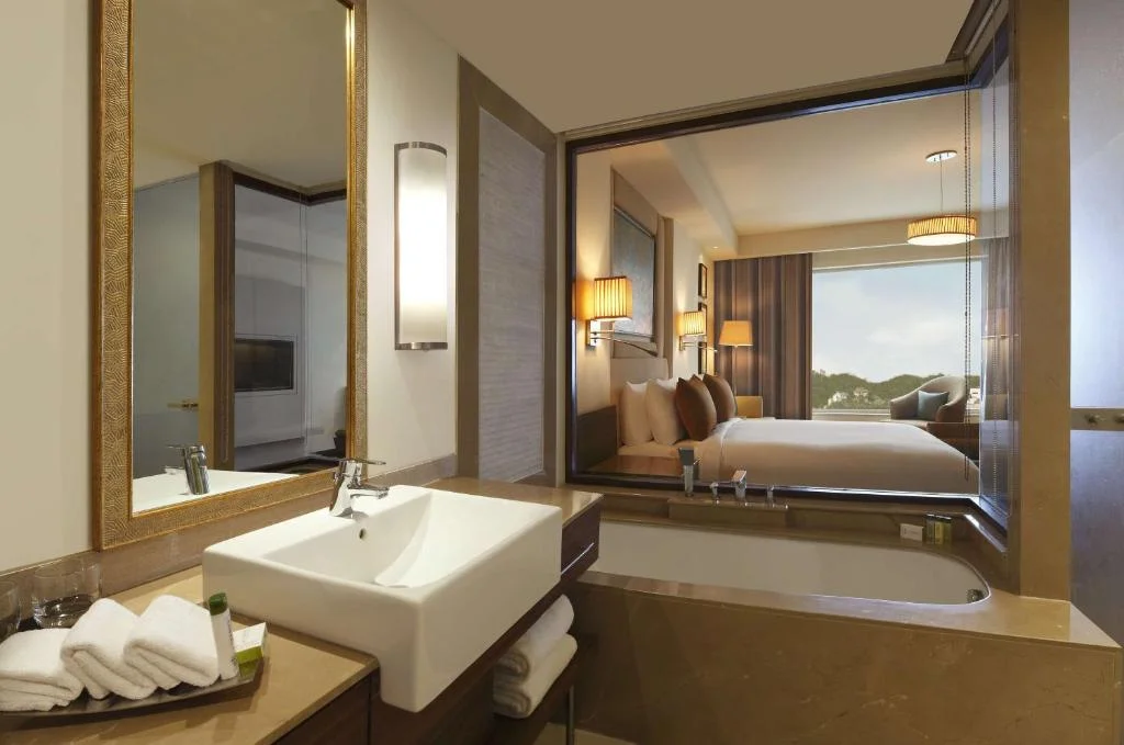 Hotel Doubletree By Hilton - Hotel with Bathtub in Agra